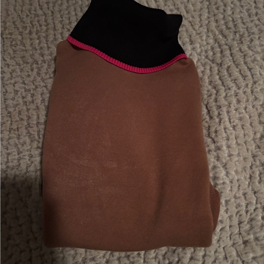 Tahari turtleneck color block! New without tags.
